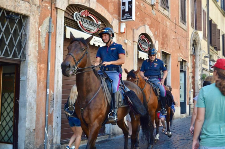 Красавицам из полиции Донетчины подарили римские каникулы (ФОТО)
