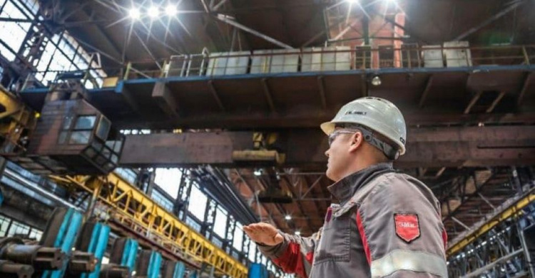 Люди стальной профессии: мариупольцы рассказали, почему им интересно работать в металлургии