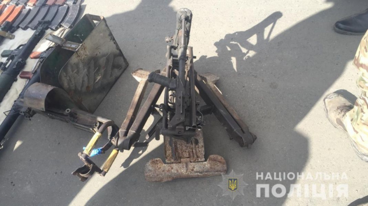 Тысячи патронов, пулеметы, РПГ: на КПВВ Донбасса задержали арсенал на колесах (ФОТО)
