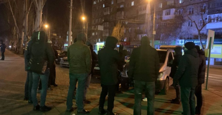 В Мариуполе задержали рекетиров, работают десятки правоохранителей (ДОПОЛНЕНО)
