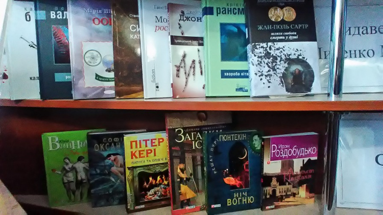 Мариуполь получил более 400 новых книг, но их увидит только две городские библиотеки (ФОТО)