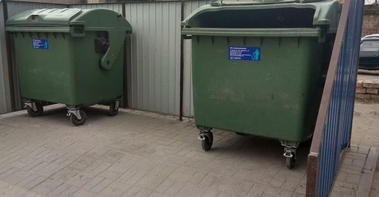 В Мариуполе отремонтируют почти сто площадок для мусорных контейнеров (ФОТО)