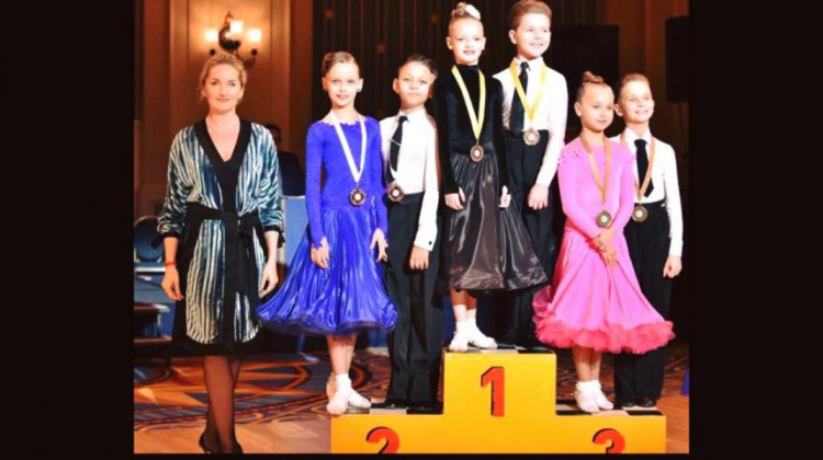 Юные мариупольские танцоры завоевали золотую медаль на чемпионате мира в Париже (ФОТО)