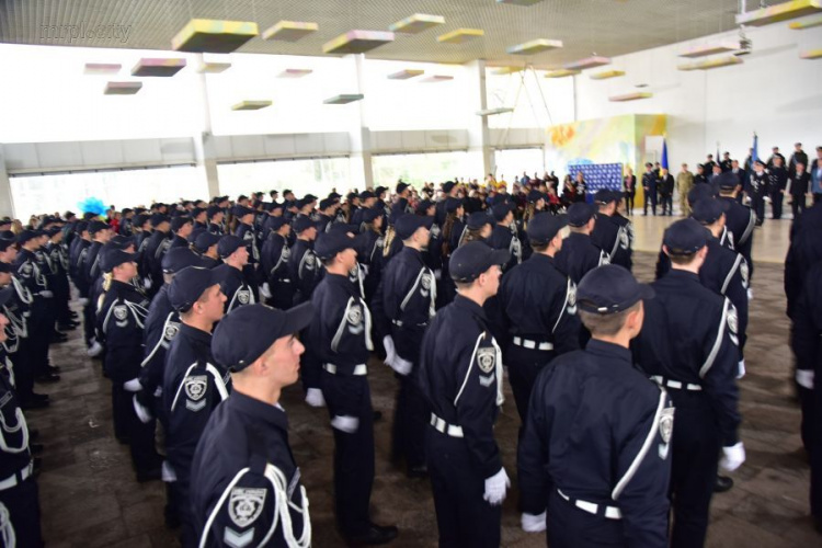 В Мариуполе 122 курсанта МВД Украины приняли присягу (ФОТО)