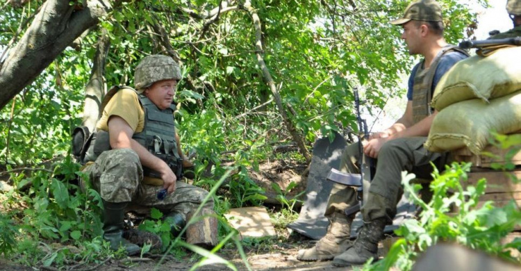 Военные не оставляли позиции под Мариуполем (ФОТО+ВИДЕО)