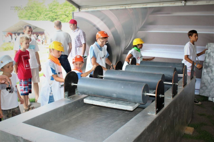В Мариуполе стартовал День металлурга: какие локации стоит посетить (ФОТО)