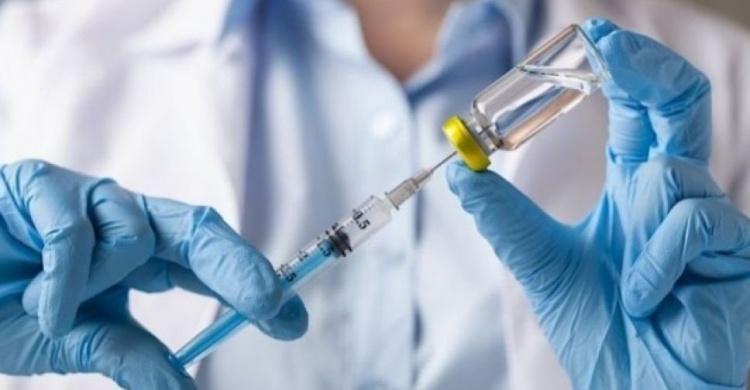 В Мариуполь привезли вакцину «Moderna». Где и какими видами препаратов прививают от коронавируса?