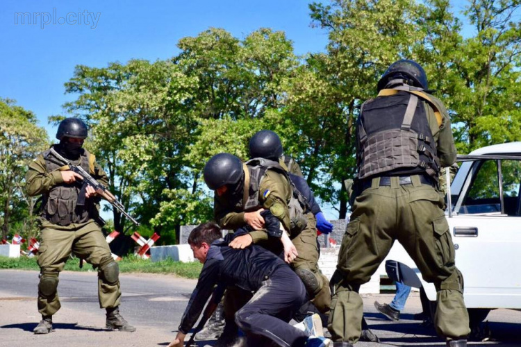 Нацгвардия и полиция предотвратили «прорыв» на блокпосту в Мариуполе (ФОТО)