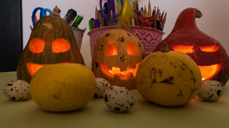 Зубастые тыквы и яркие зомби: как мариупольцы отметили Хеллоуин
