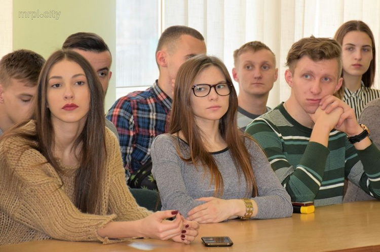У студентов Мариуполя и Ужгорода - общие проблемы и радости (ФОТО)