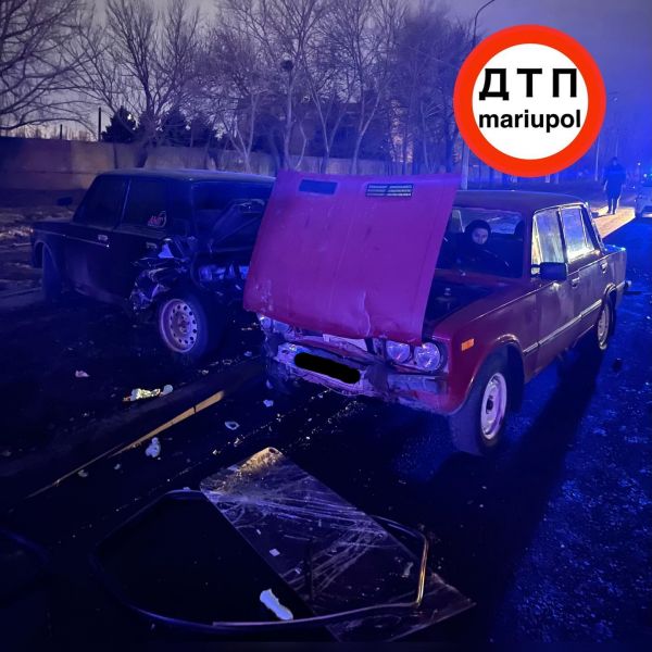 Помощь попавшему в ДТП обернулась еще одной аварией в Мариуполе