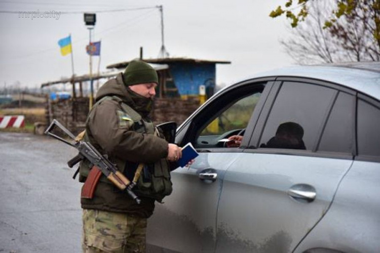 За неделю КПВВ Донбасса пересекли боле 38 тыс. человек (ФОТО)