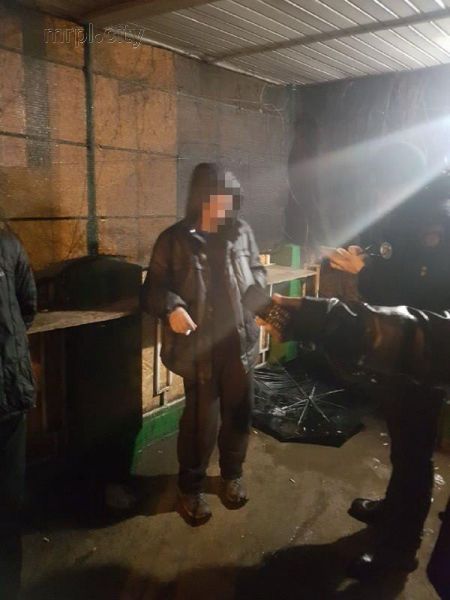 В Мариуполе полицейский по пути домой задержал грабителей (ФОТО)