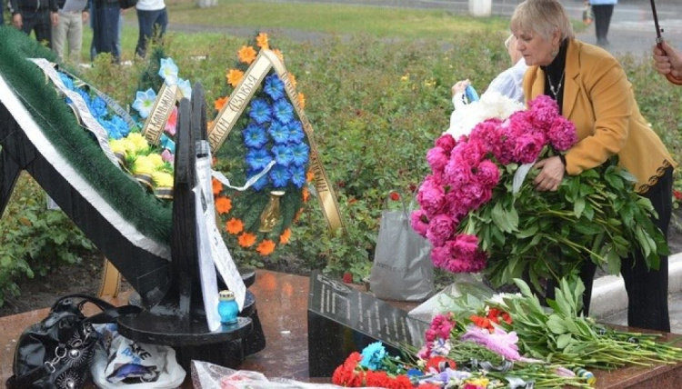 В Мариуполе почтили память погибших моряков Азовья (ФОТО)
