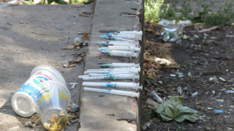 Мариупольцы спасаются от нашествия наркоманов радикальным способом (ФОТО+ВИДЕО)