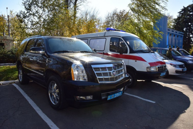 Общины Донбасса передали полиции три автомобиля