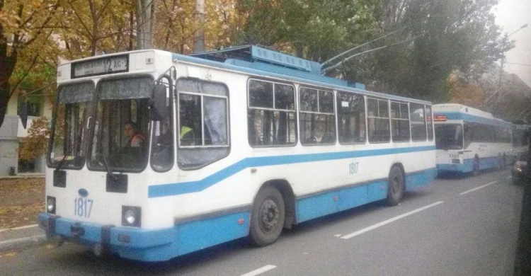 В Мариуполе замерло троллейбусное движение (ФОТО)