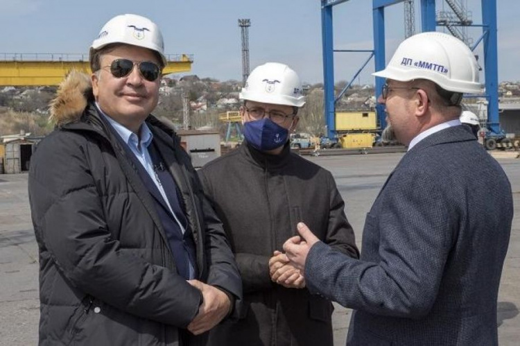 Михаил Саакашвили обсудил с мэром Мариуполя развитие порта