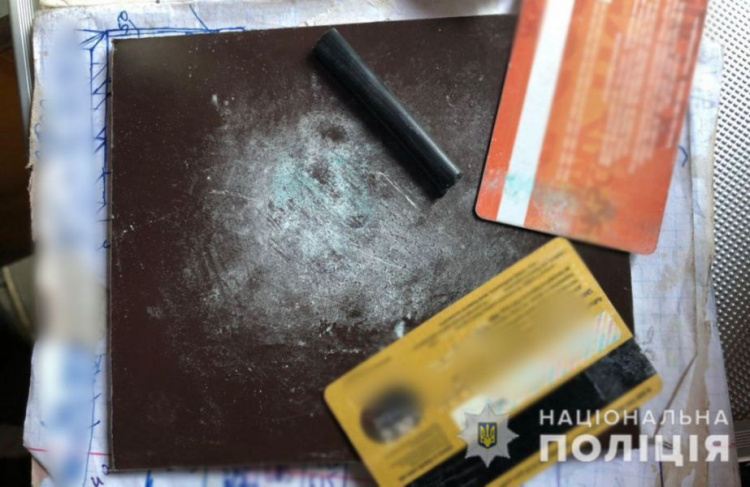 «Из рук в руки»: в Мариуполе разоблачили наркоторговцев