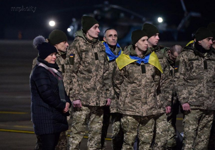 Освобожденным пленным из неподконтрольного Донбасса выплатят 100 000 гривен