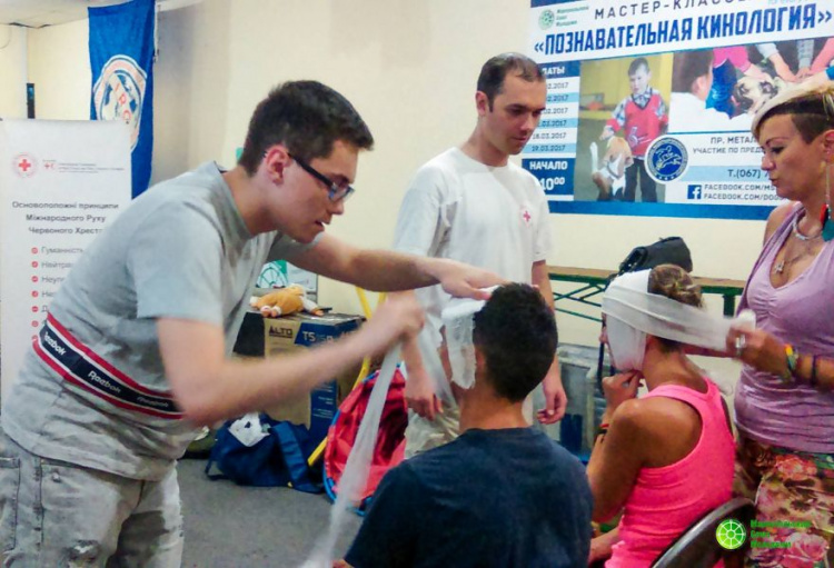 Молодежь в Мариуполе выиграла грант на мастер-классы по первой медицинской помощи (ФОТО)