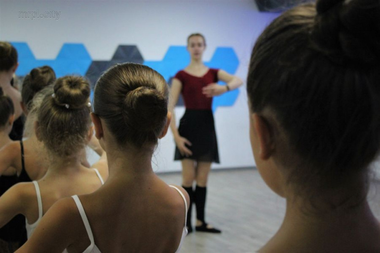 Нежная Лилия: 18-летняя хореограф из Мариуполя завоевывает сердца детей (ФОТО+ВИДЕО)