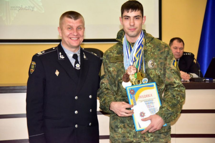 Награда в Мариуполе нашла участника Олимпийских игр 2020 и полицейских, спасших рыбака  (ФОТО)