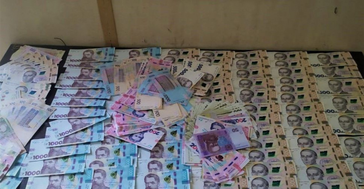 Из Мариуполя в «ДНР» везли 250 тысяч гривен