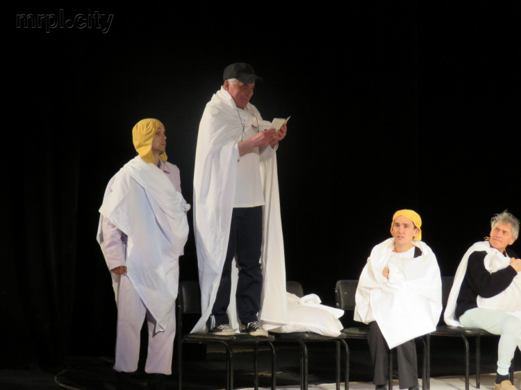 В театре Мариуполя три премьеры: спектакли для умных, детей и философов (ФОТО)