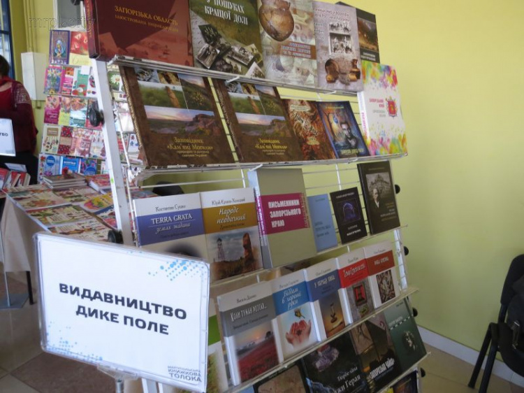 Более тридцати издательств прибыли на фестиваль в Мариуполь (ФОТО+ВИДЕО)