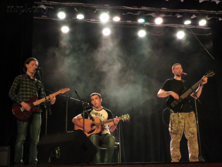В Мариуполе музыкальная группа объединила администраторов, преподавателей и сотрудников СИЗО (ФОТО+ВИДЕО)