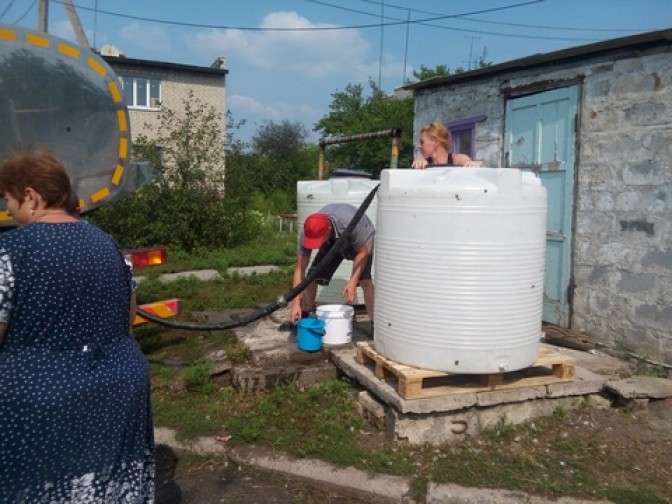 Спасатели решают проблему с нехваткой питьевой воды в Зайцево 