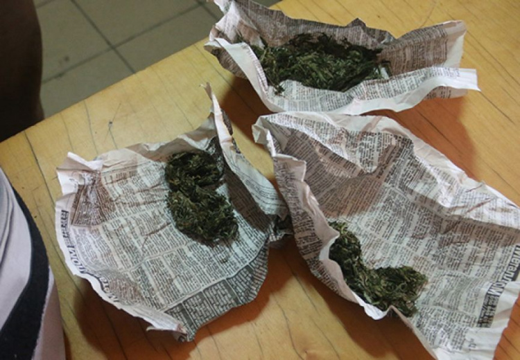 На каждый день отдыха в Мариуполе у харьковчанина была доза наркотика (ВИДЕО)