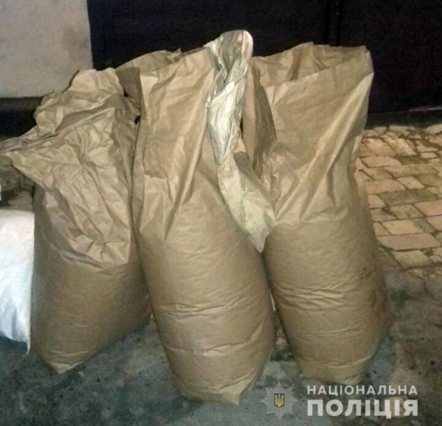На Донетчине наркоторговцы изъяли более 50 украинских паспортов (ФОТО)