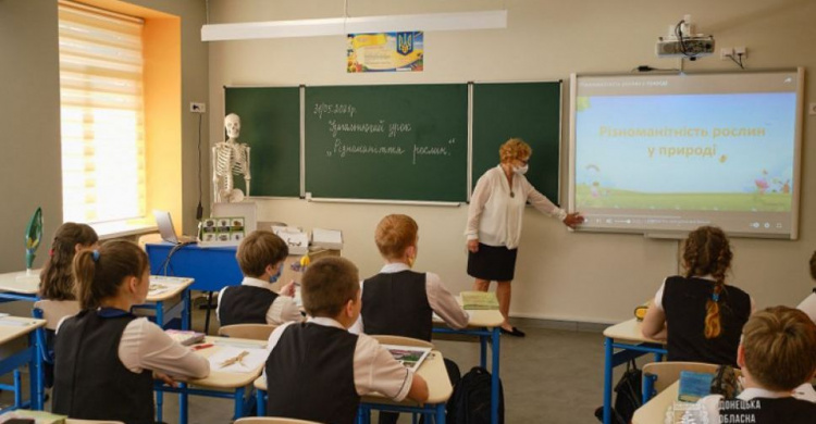 Мариупольские школьники выйдут с дистанционного обучения в несколько этапов