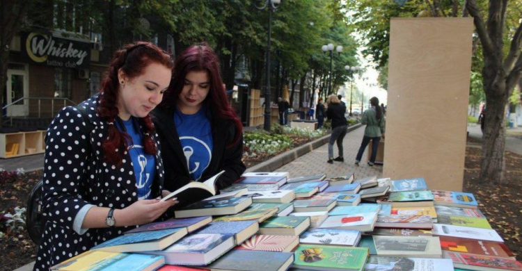 День города: в Мариуполе открылся первый книжный фестиваль (ФОТО)