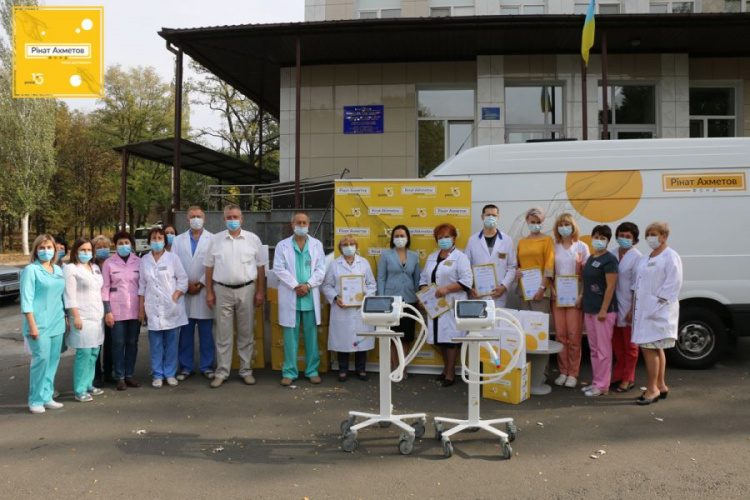 Украинцы знают и ценят помощь Фонда Рината Ахметова – данные соцопроса КМИС