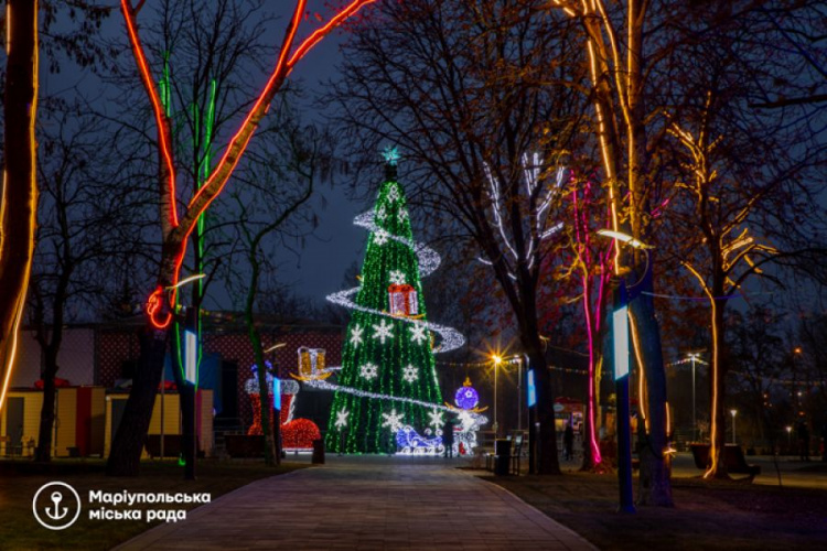 Праздничный Мариуполь в прошлом году. Фото: mariupolrada.gov.ua