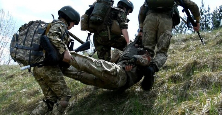 На Донбассе на неизвестном устройстве подорвался украинский военный