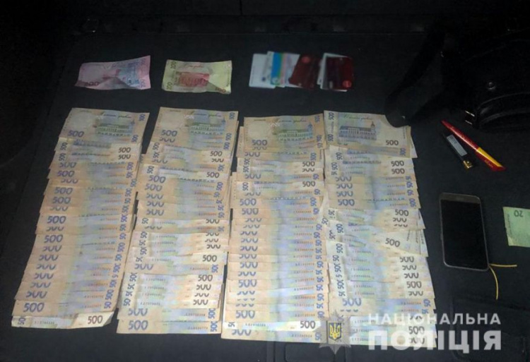 Мариупольский наркодилер предложил полицейскому 20% многомиллионной прибыли 