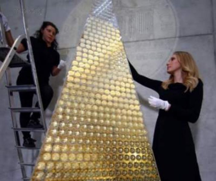 В Германии установили самую дорогую елку из золота (ФОТО+ВИДЕО)