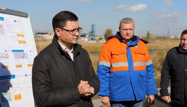 С новым асфальтобетонным заводом в Мариуполе будут ремонтировать вдвое больше дорог