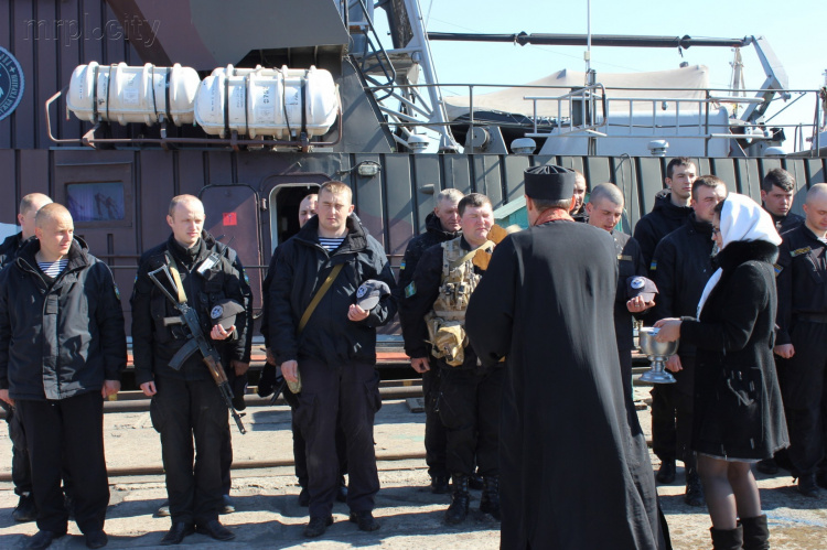 Морякам-пограничникам Мариупольского отряда морской охраны освятили пасхальные куличи (ФОТО)