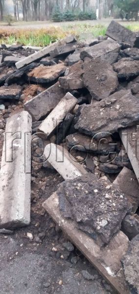 За мариупольским памятником разрыли асфальт