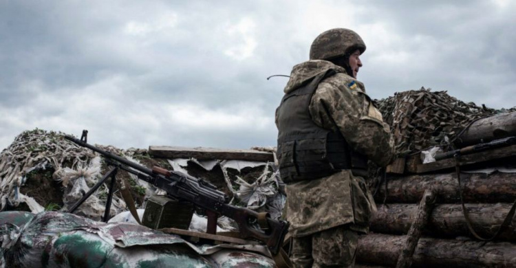 Под Мариуполем боевики стреляли из запрещенных минометов, в зоне ООС ранены двое военных