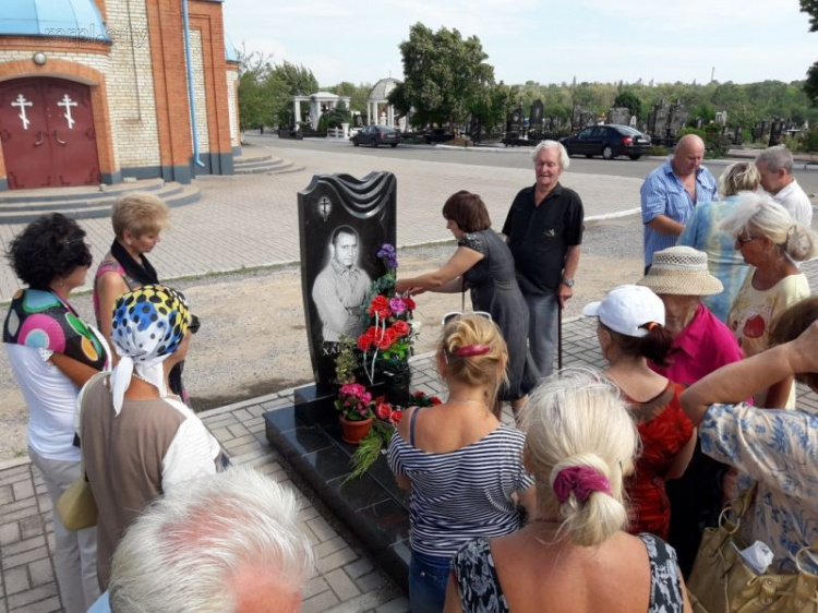 Мариупольцы собрали деньги на памятник погибшему крымскому морпеху (ФОТО)