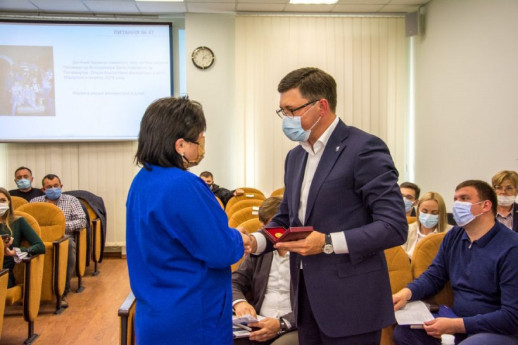 Мариупольчанке присвоили звание «Народный учитель Украины» (ФОТО)