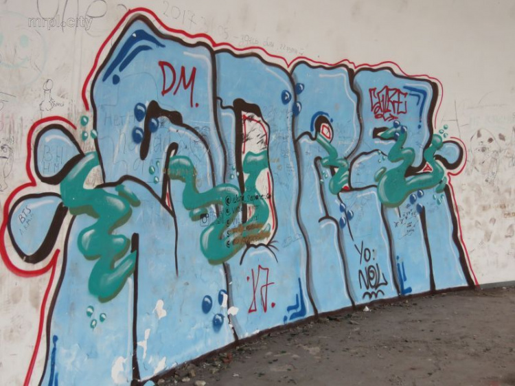 Граффити-вандал о нелегальном изменении внешнего вида Мариуполя (ИНТЕРВЬЮ)