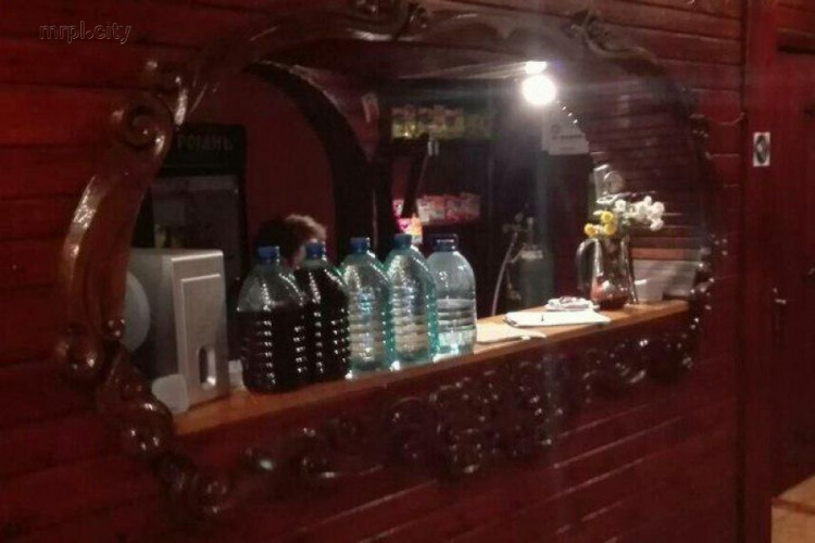 В мариупольском кафе изъяли более 20 литров суррогата (ФОТО)