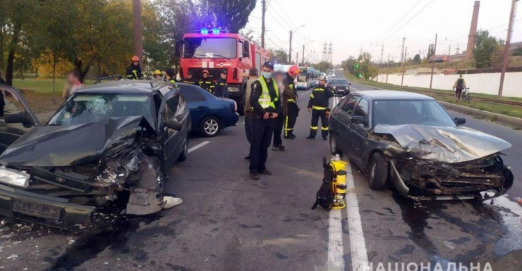 Тройное ДТП с пострадавшими: в Мариуполе ищут свидетелей аварии на Левобережье